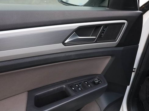 Used 2021 Volkswagen Atlas S image 32