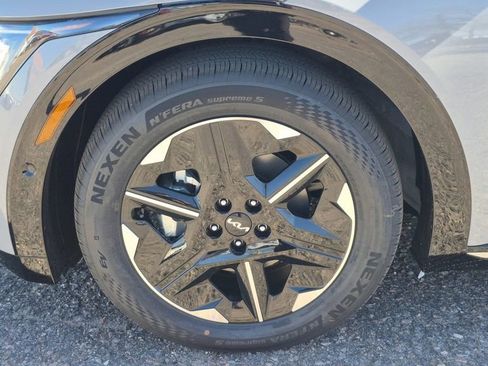 New 2025 Kia EV6 Wind image 18
