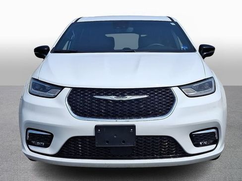 Used 2025 Chrysler Pacifica Select FWD image 2