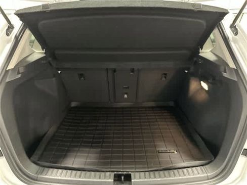 Certified 2022 Volkswagen Taos SE image 25