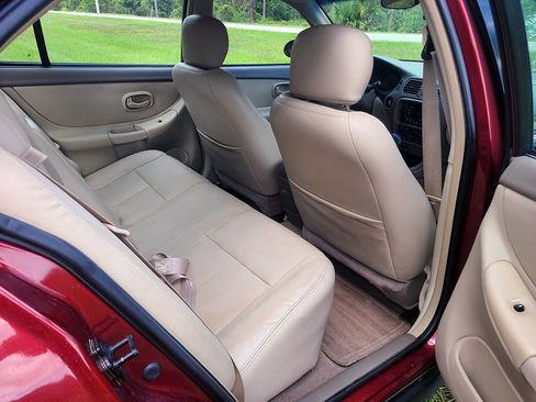 Used 2001 Oldsmobile Intrigue GL w/ Premium Leather Pkg image 17