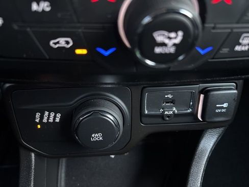 Used 2021 Jeep Renegade Latitude image 17