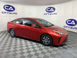 Used 2021 Toyota Prius LE video 1