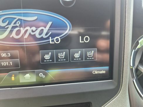 Used 2016 Ford F250 Lariat w/ Lariat Ultimate Package AWD/4WD image 33