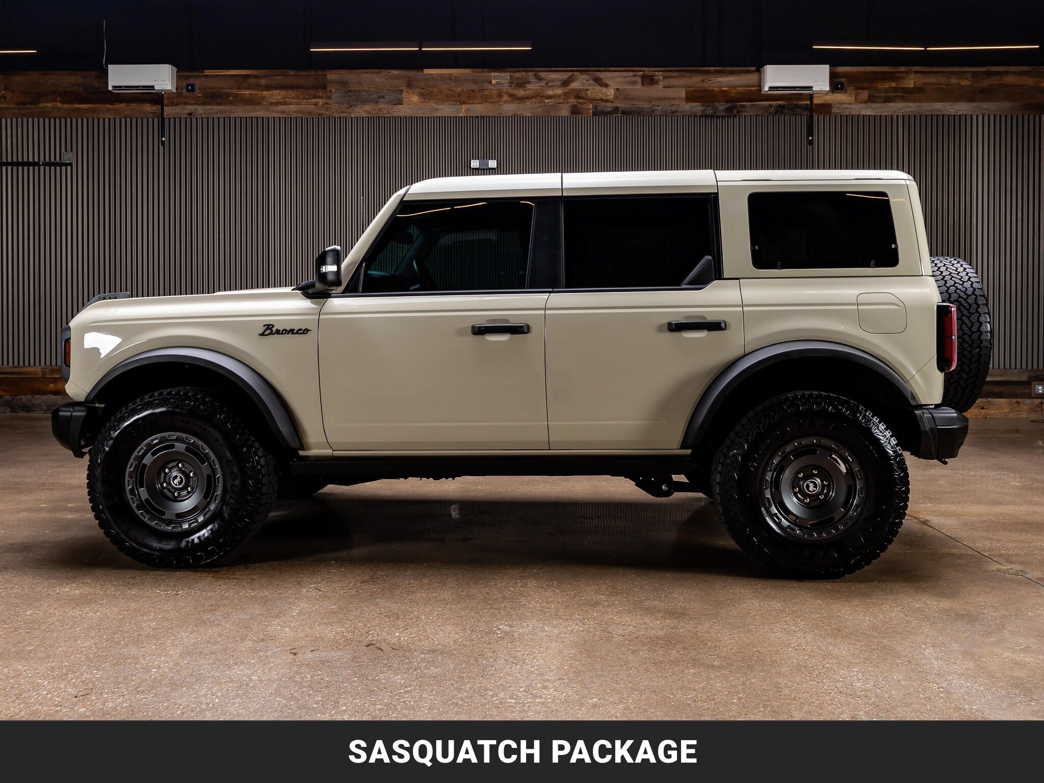 Used 2025 Ford Bronco Badlands AWD/4WD image 5