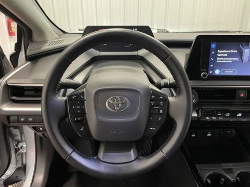 Used 2025 Toyota Prius LE FWD image 18