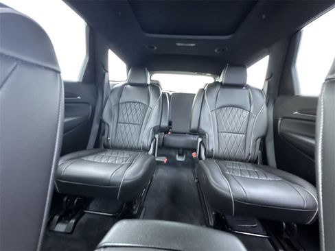 Used 2022 Buick Enclave Avenir w/ Avenir Technology Package image 13