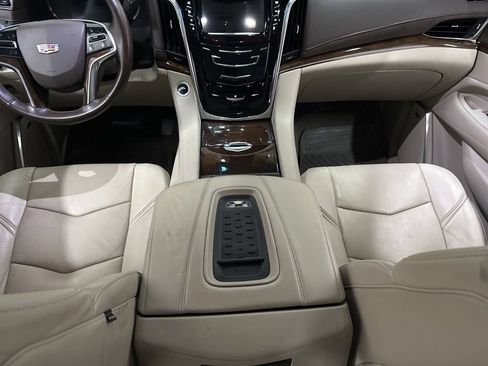 Used 2016 Cadillac Escalade Premium RWD image 57
