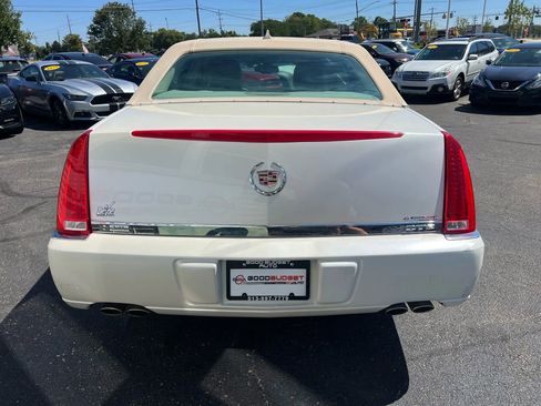Used 2009 Cadillac DTS w/ Trunk Convenience Package image 8
