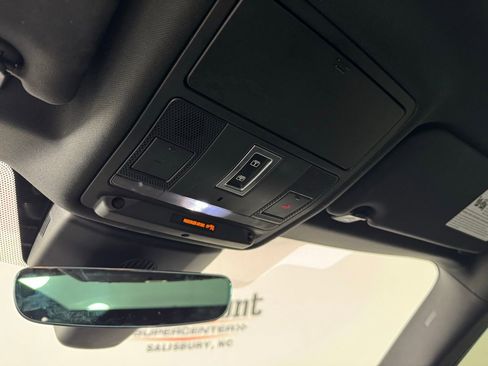 Used 2020 Land Rover Range Rover Evoque R-Dynamic SE image 24