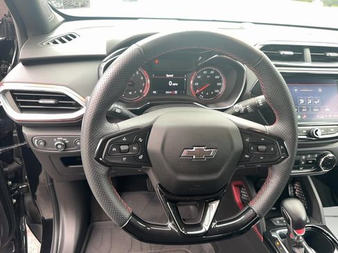 Used 2023 Chevrolet TrailBlazer RS w/ Sun and Liftgate Package AWD/4WD image 13