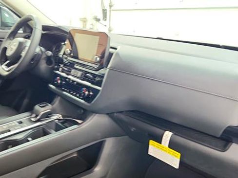 New 2025 Nissan Pathfinder SV image 25