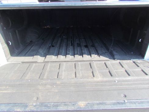 Used 2018 Nissan Titan SV w/ SV Convenience Package image 26