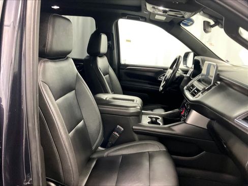 Used 2022 Chevrolet Suburban Z71 w/ Luxury Package image 11