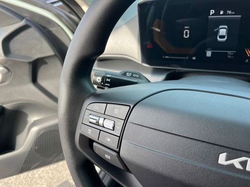 New 2025 Kia K4 LXS image 18