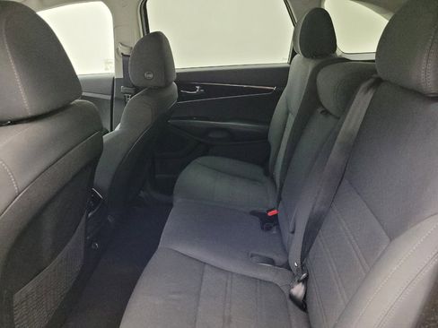 Used 2019 Kia Sorento LX image 18