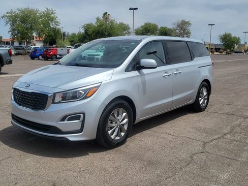 Used 2019 Kia Sedona LX FWD image 4