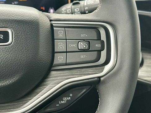 Used 2023 Jeep Wagoneer Series III w/ Convenience Group I AWD/4WD image 32