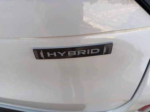 Used 2025 Subaru Forester Premium image 38