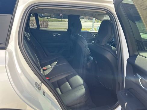Used 2025 Volvo V60 B5 Cross Country Plus image 13