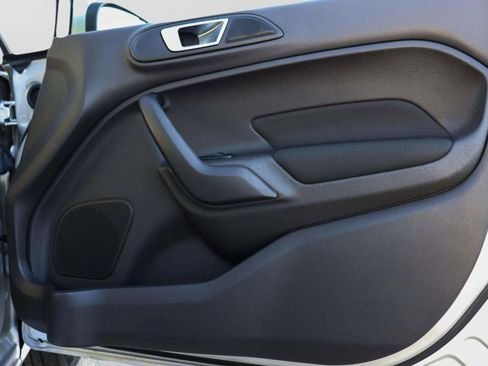 Used 2016 Ford Fiesta SE image 31