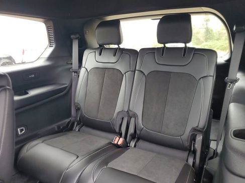 New 2025 Jeep Grand Cherokee L Altitude image 8