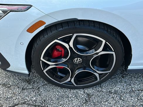 Used 2025 Volkswagen GTI Autobahn FWD image 9
