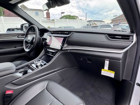 New 2026 Jeep Grand Cherokee L Limited AWD/4WD image 18