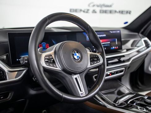Used 2025 BMW X7 M60i image 27