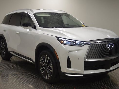 Certified 2026 INFINITI QX60 Luxe w/ Cargo Package FWD image 9