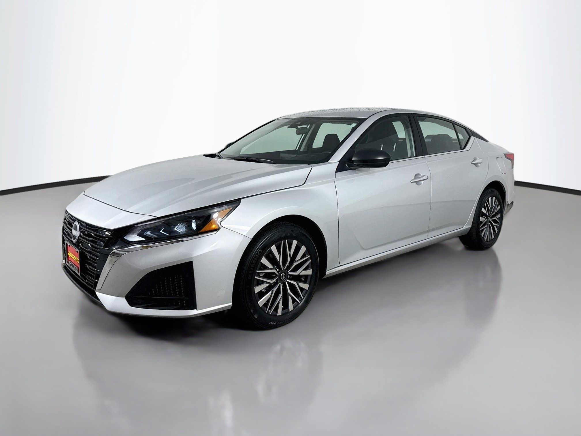 Used 2025 Nissan Altima 2.5 SV AWD/4WD image 3