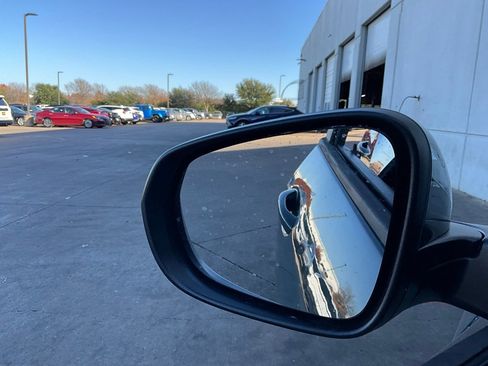 Used 2025 Chevrolet Trax LT image 18