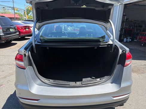 Used 2020 Ford Fusion SE FWD image 16
