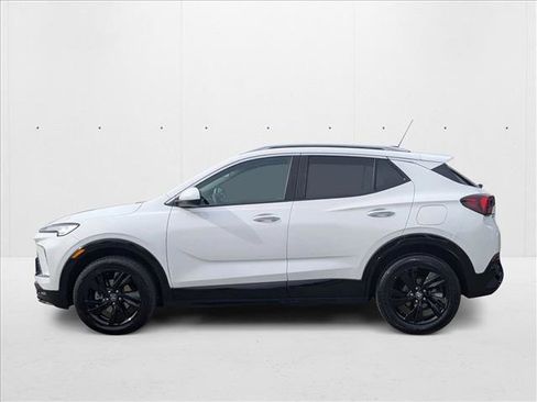 Used 2024 Buick Encore GX Sport Touring image 9