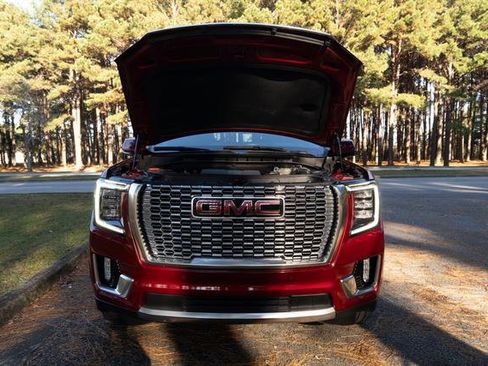 Used 2021 GMC Yukon Denali w/ Denali Premium Package image 9