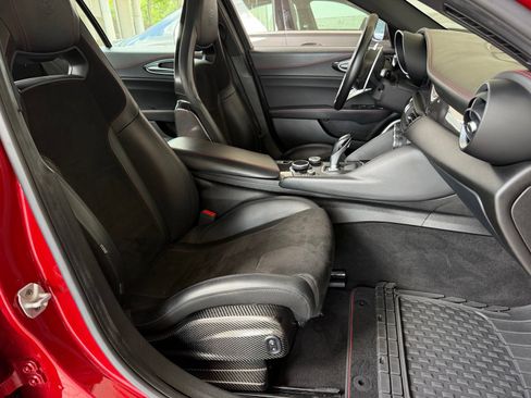 Used 2017 Alfa Romeo Giulia Quadrifoglio RWD image 16
