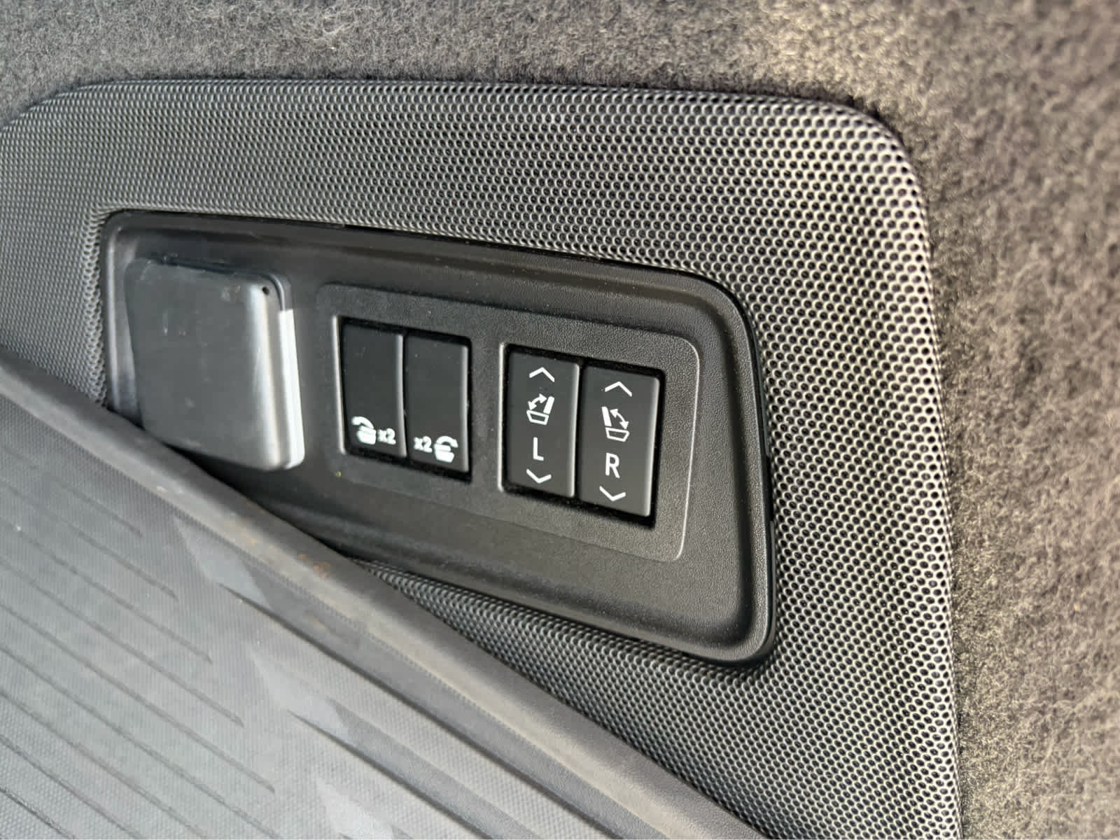 Used 2022 Cadillac Escalade Sport Platinum AWD/4WD image 39