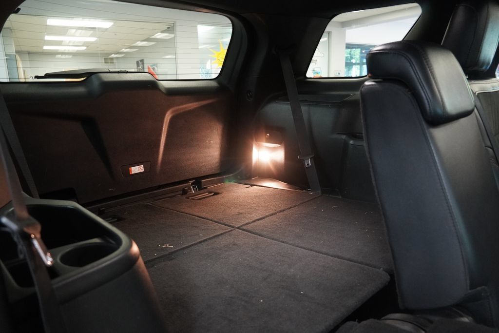 Used 2018 Ford Explorer XLT w/ Equipment Group 202A FWD image 33