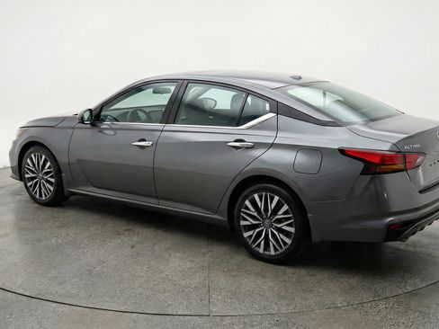 Used 2025 Nissan Altima 2.5 SV FWD image 6