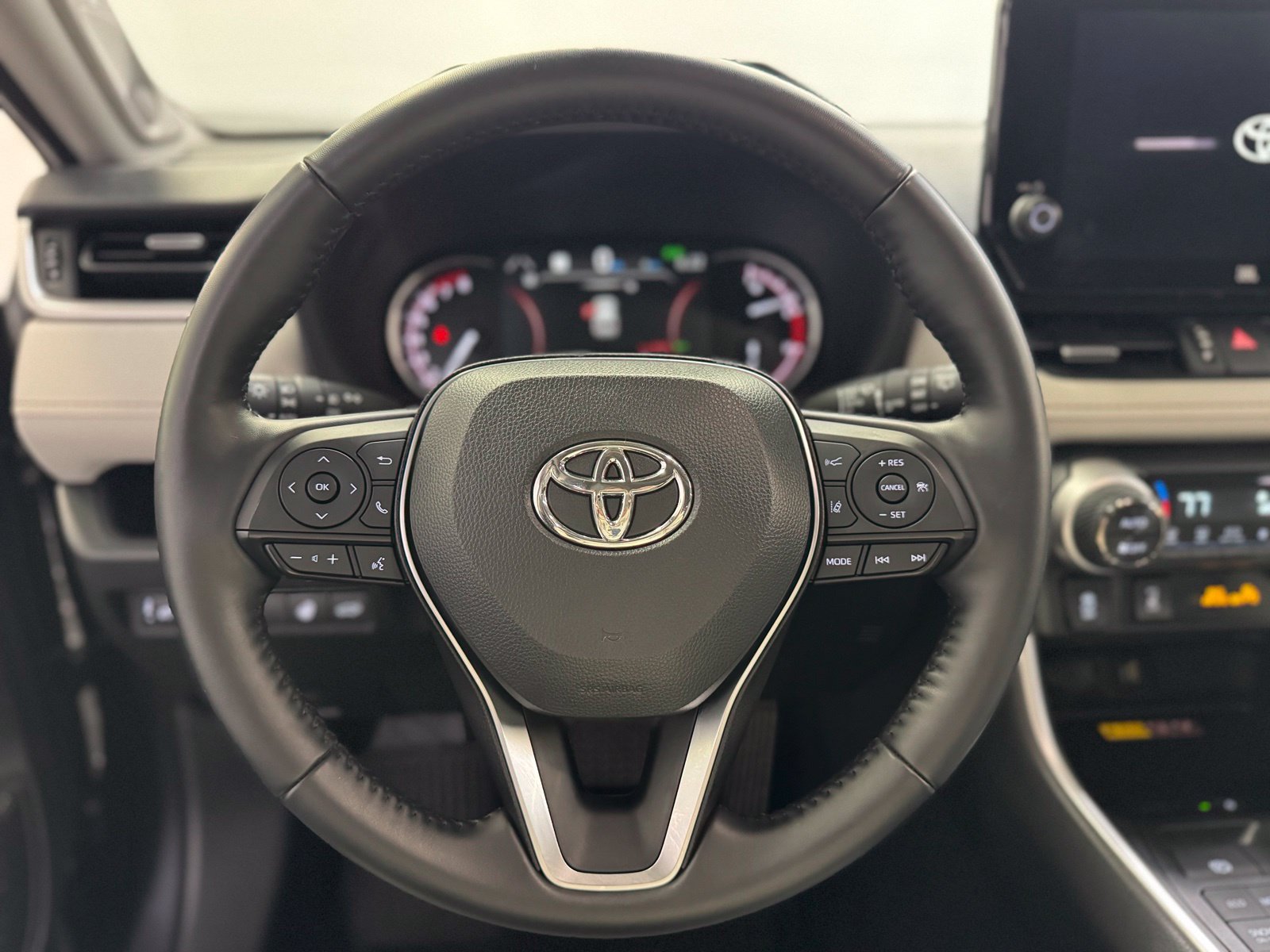 Used 2025 Toyota RAV4 XLE Premium w/ Weather Package AWD/4WD image 19
