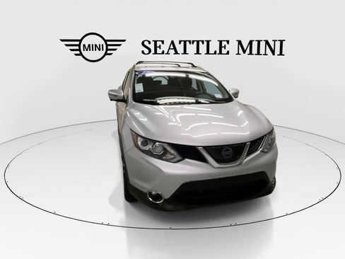 Used 2017 Nissan Rogue Sport SL w/ SL Premium Package image 3