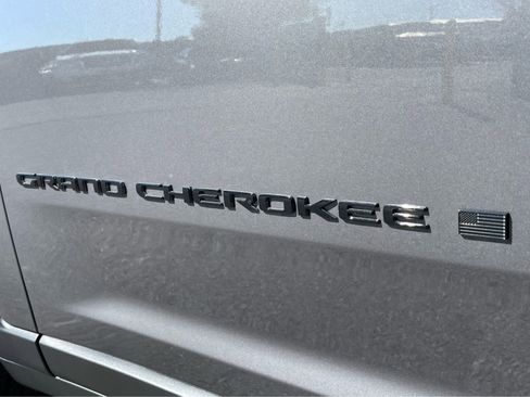 New 2025 Jeep Grand Cherokee Altitude image 6