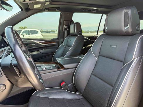 Used 2022 Cadillac Escalade ESV Premium Luxury AWD/4WD image 19