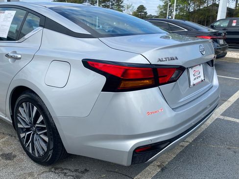 Used 2024 Nissan Altima 2.5 SV image 9
