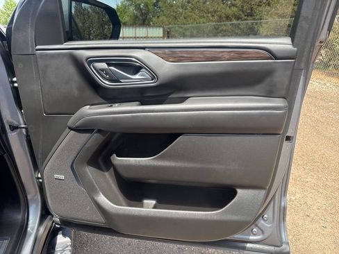 Used 2022 Chevrolet Suburban Z71 AWD/4WD image 35