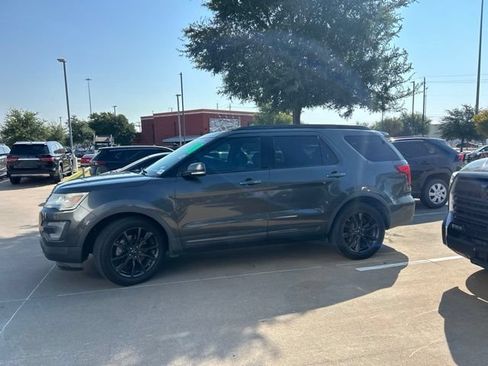 Used 2017 Ford Explorer XLT w/ Equipment Group 202A FWD image 6
