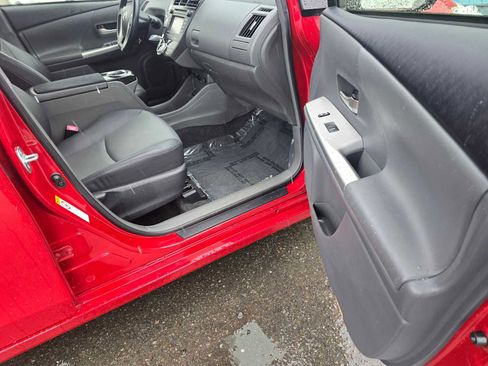 Used 2014 Toyota Prius V Five image 10
