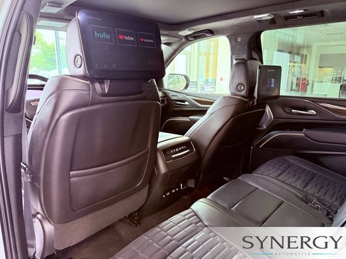 Used 2023 Cadillac Escalade ESV Sport Platinum w/ Heavy-Duty Trailer Package AWD/4WD image 26