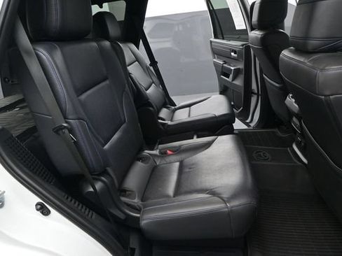 Used 2025 Toyota Sequoia Platinum AWD/4WD image 16