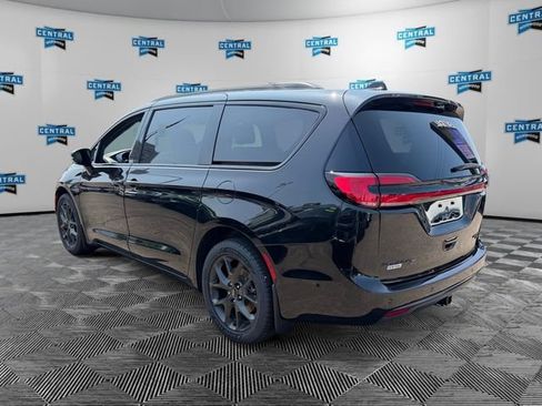 Used 2023 Chrysler Pacifica Limited w/ S Appearance Package AWD/4WD image 3